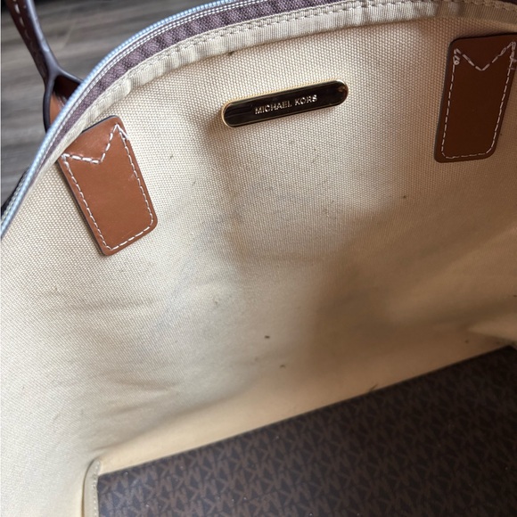 Michael Kors weekender bag in excellent condition from pet and smoke free home - Picture 11 of 16